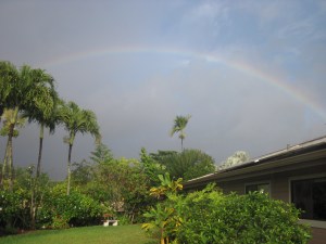 Image of rainbow over Hawaii home | The-Military-Guide.com